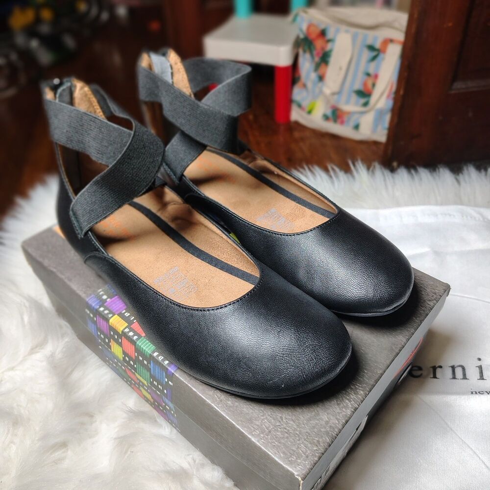 Black Leather Ballerina Flats Y2K Inspired Memory Foam Bernie Mev NIB